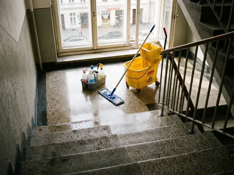 Professionelle Treppenhausreinigung mit dokumentierter Leistung für die Nebenkostenabrechnung