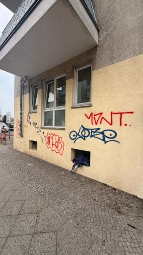Graffitientfernung für Hausverwaltung in Berlin-Reinickendorf