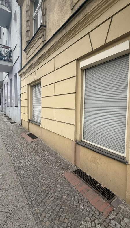Nachher: Graffitientfernung Rollladen und Fassade Berlin-Mitte
